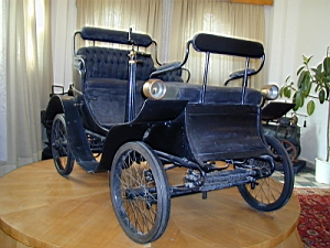 Automobil
